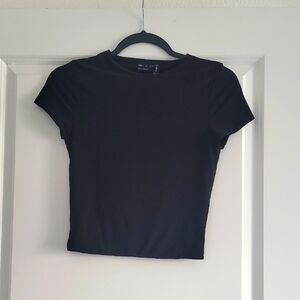 Black Short Sleeve Cropped Top